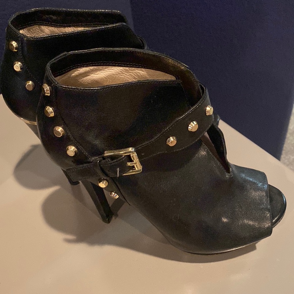 Used but rarely worn